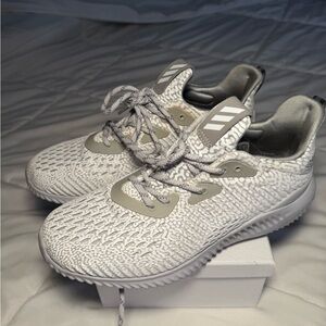 Adidas Textured White and Gray Running Shoes